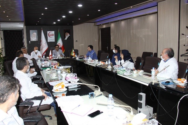 بررسی مشکلات پرسنل و تامین مواد اولیه