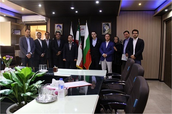 بازدید سفیر و هیئت پارلمانی بلغارستان از شرکت تجهیزات پزشکی هلال ایران
