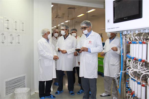 بازدید مشاور و دستیار ویژه رئیس جمعیت هلال‌احمر از شرکت های تجهیزات پزشکی هلال ایران و داروسازی سها