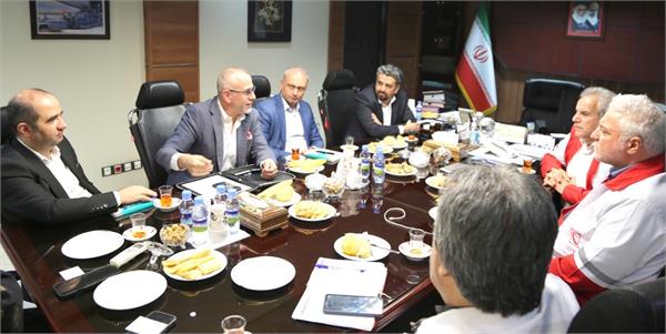 بررسی راهکارهای تأمین پایدار داروهای خاص در نشست مشترک با شرکت‌های تأمین کننده