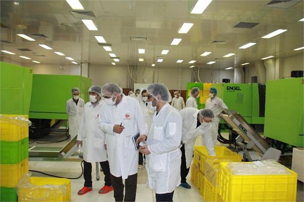 بازدید دکتر نکوئی نیا مدیرعامل محترم و مهندس سقائی رئیس هیئت‌مدیره از خطوط تولید 10