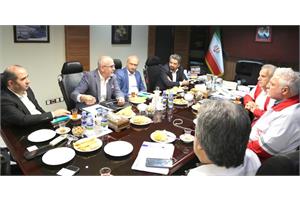 بررسی راهکارهای تأمین پایدار داروهای خاص در نشست مشترک با شرکت‌های تأمین کننده