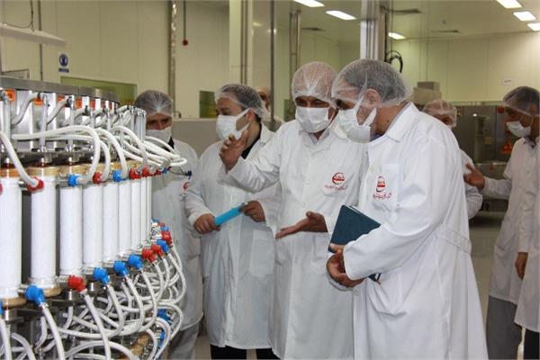 بازدید دکتر نکوئی نیا مدیرعامل محترم و مهندس سقائی رئیس هیئت‌مدیره از خطوط تولید 11