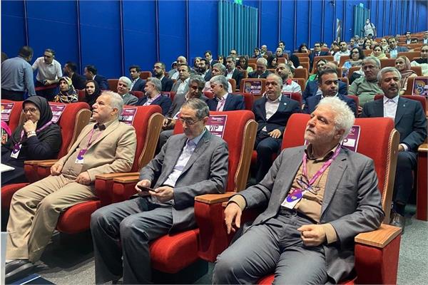 دکتر شانه ساز در بازدید از هشتمین نمایشگاه فارمکس: ایران با پتانسیل تبدیل شدن به مرکز دارویی غرب آسیا/  خودباوری و نیروی انسانی ماهر پشتوانه توسعه کشور